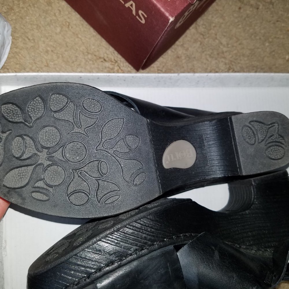 NIB sandals - Picture 2 of 3